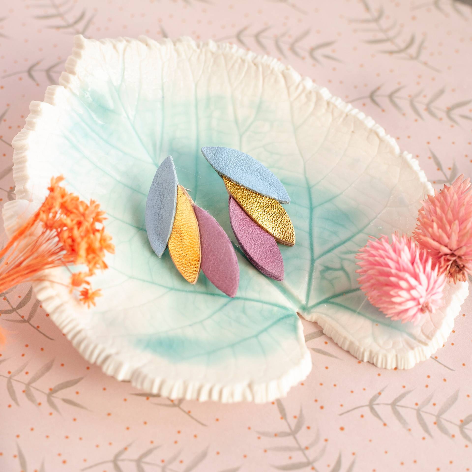 Ohrstecker Aus Blauem, Goldenem Und Malvenfarbenem Leder, Hypoallergene Chirurgenstahl, Herbst/Winter, Weihnachtsgeschenk von ChenohaStudio