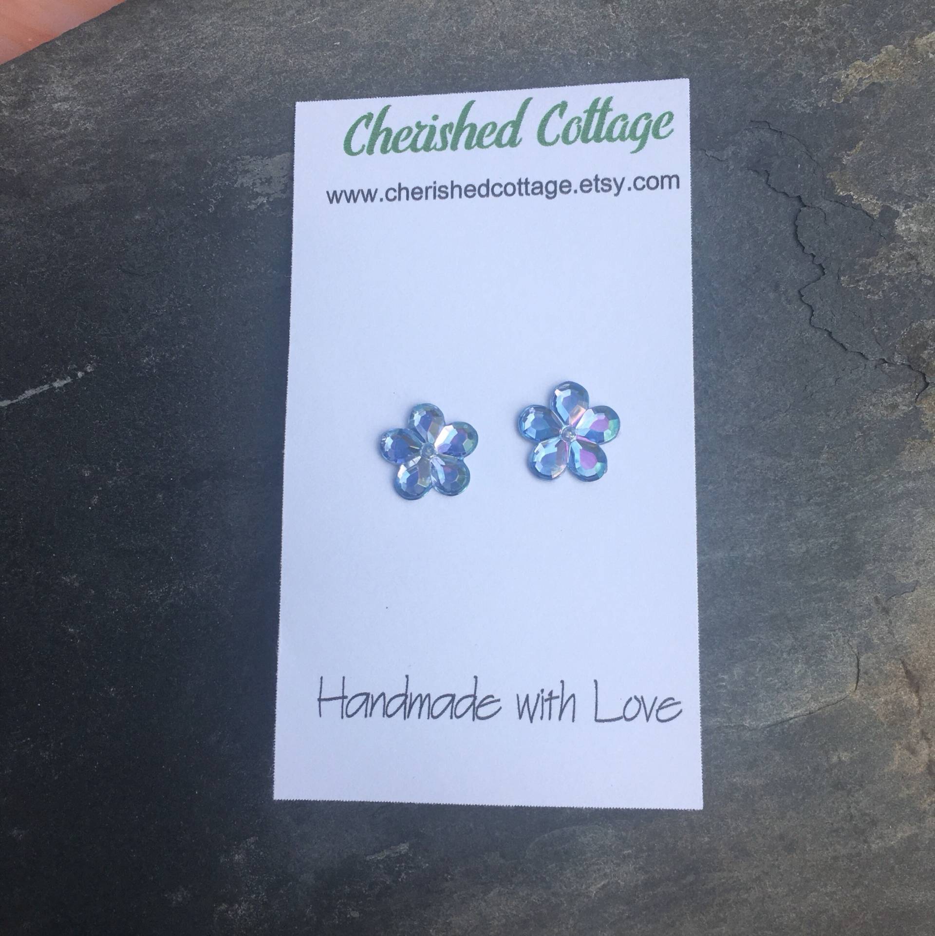 Blauer Strass Blume Ohrstecker - Pastell Blau Blaue Blumen Blumenohrringe von CherishedCottage