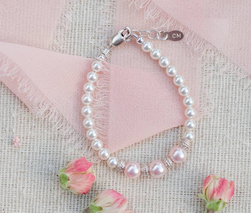 Blumenmädchen Geschenk Enkelin Baby Mädchen Sterling Silber Weiß & Rosa Perlen Armband Für Kleine Mädchen, Kleinkind Armband von CherishedMomentShop