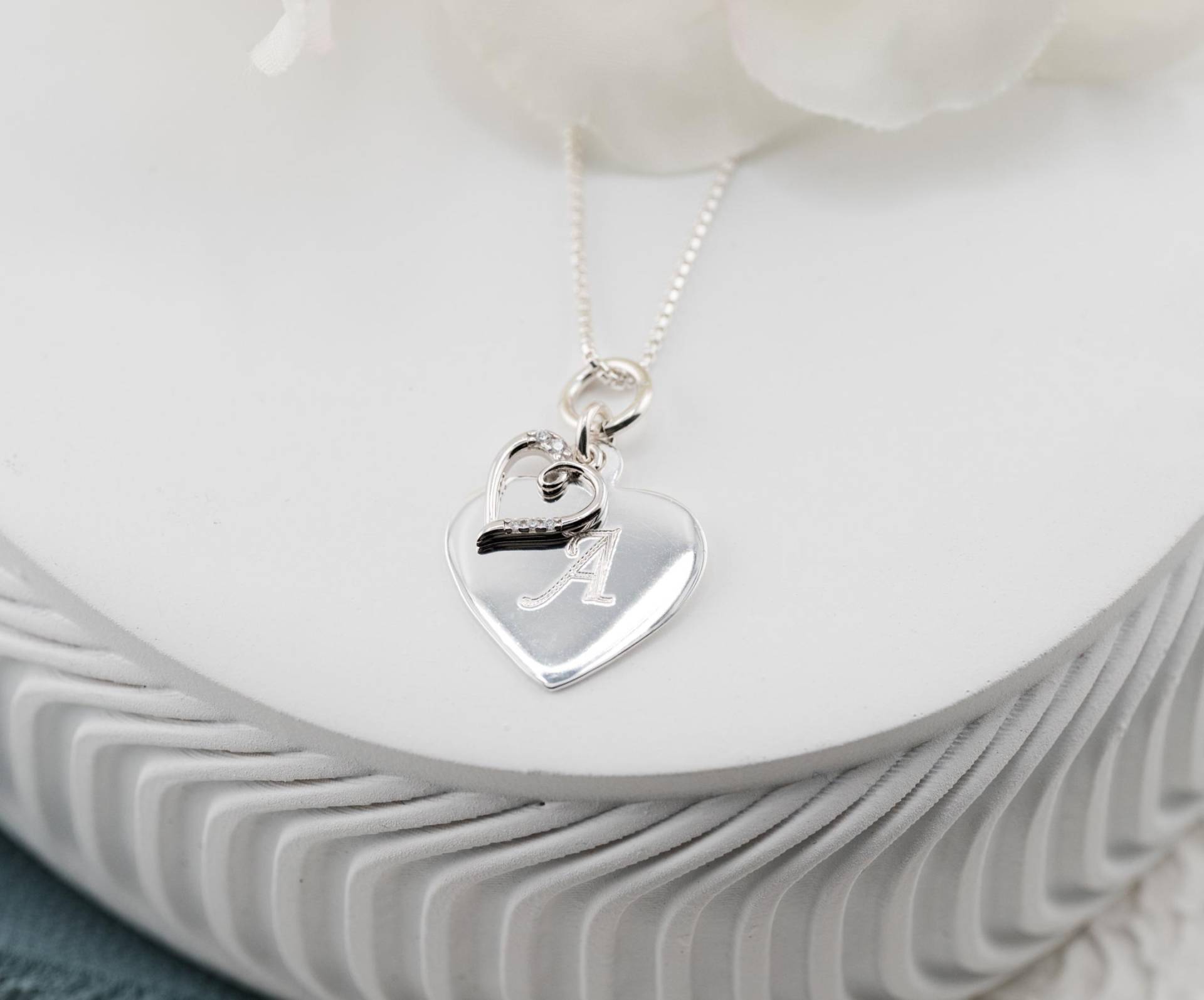 Personalisierte Sterling Silber Herz Anhänger Halskette Für Mädchen, Kostenlose Gravur, Anhänger, Freundin, Enkelin, Abschlussgeschenk Personalisierte Sterling Silber Herz Anhänger Halskette Für Mädchen, Kostenlose Gravur, Anhänger, Freundin, Enkelin, Abschlussgeschenk von CherishedMomentShop