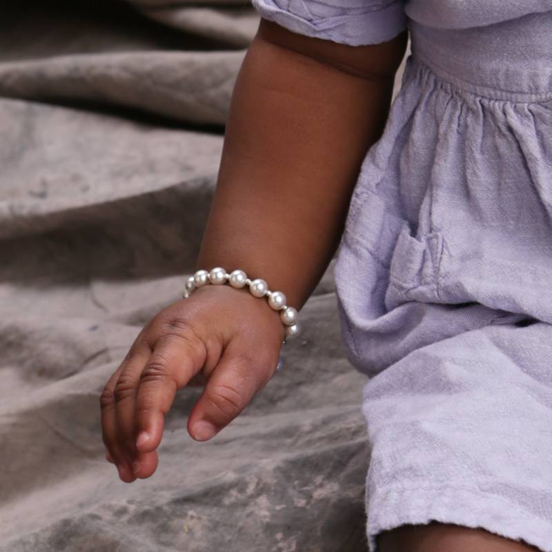 sterling Silber Perle Baby-Armband Für Kleine Mädchen Perlenschmuck, Kleinkind-Armband, Baby's Erste Perlen, Baby-Dusche Oder Blumenmädchen Geschenk von CherishedMomentShop