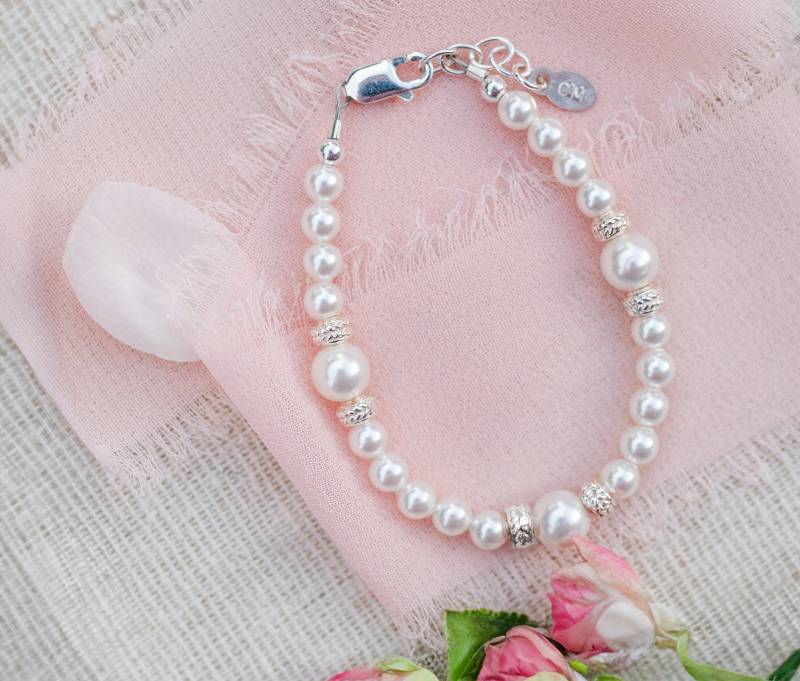 sterling Silber & Weiße Perle Perlen Armband, Kleine Mädchen Baby-Perlen-Armband, Kleinkind-Armband, Säugling von CherishedMomentShop