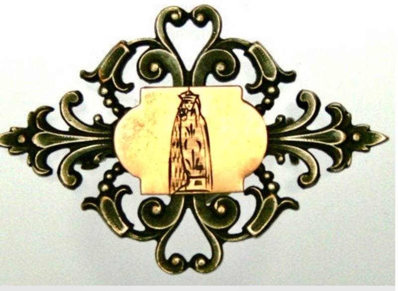 Antike Brosche Mit Der Heiligen Jungfrau Maria in Goldauflage Graviert von CherishedSaints