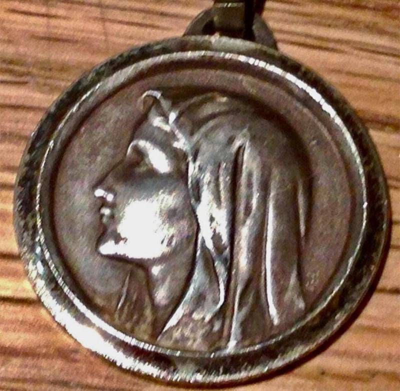 Vintage Heilige Jungfrau Maria Von Lourdes Medaille, Sterling Silber Rolo Kette von CherishedSaints