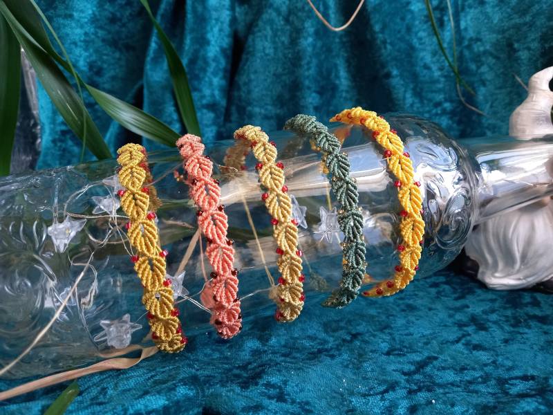 Filigranes Micro-Makramee-Armband "Kleine Blätter Und Früchte" Mit Rocailles, Größe Verstellbar von CherrInvell