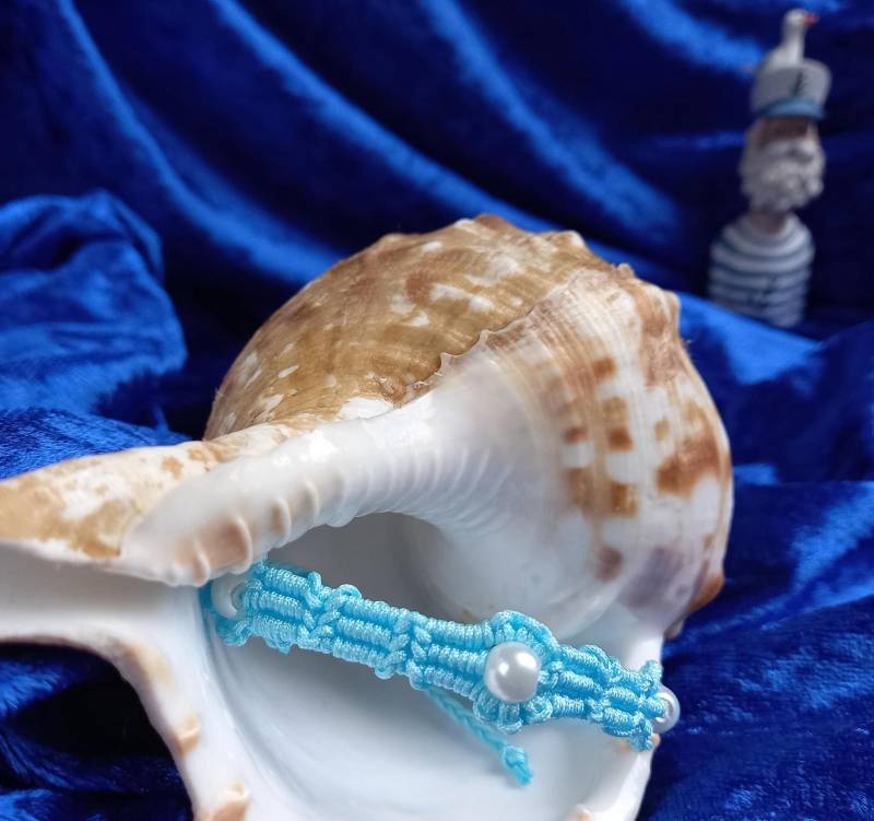 Makramee-Armband "Anemone" Mit Glaswachsperlen, Größenverstellbar von CherrInvell
