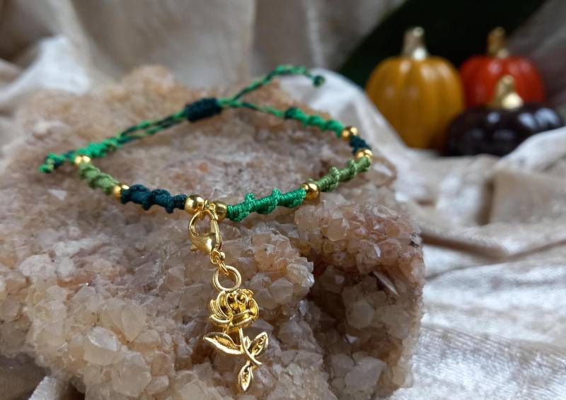 Makramee-Armband "Spirli-Rose", Goldfarbener Anhänger Austauschbar, Größenverstellbar von CherrInvell