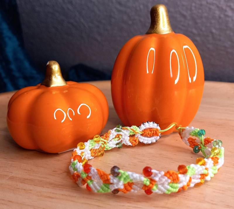 Ungewöhnliches Micro-Makramee-Armband "Blätter Und Früchte", Größe Verstellbar, Herbstfarben von CherrInvell