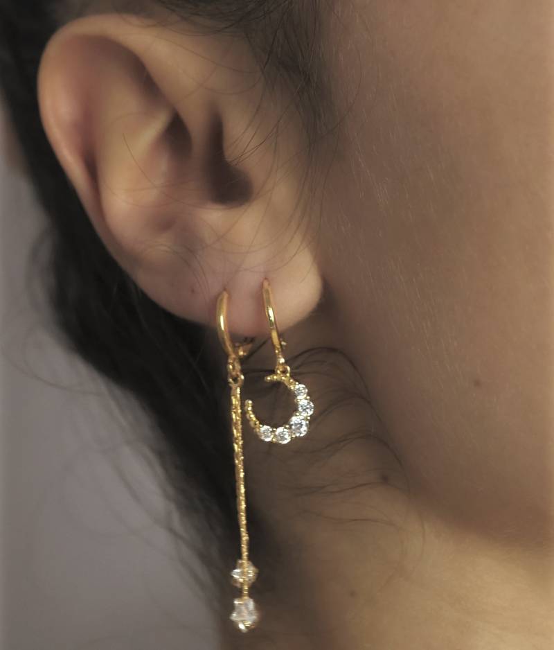 Mond Ohrringe - Anhänger Moon Hoop Charm Gold Plated Vergoldet von CherryBlossomL