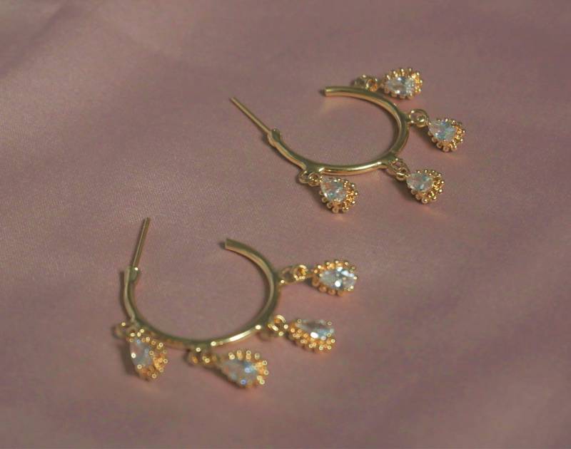 Tropfen Ohrringe - Anhänger Drop Hoop Charm Gold Plated Vergoldet von CherryBlossomL