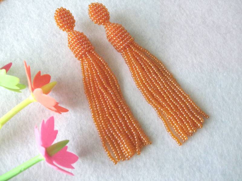 Hellorange Quastenohrringe An Ohrsteckern/Clips, Perlenorange Ohrringe, Orange Quaste, Quastenorange Ohrringe von CherryFantasy