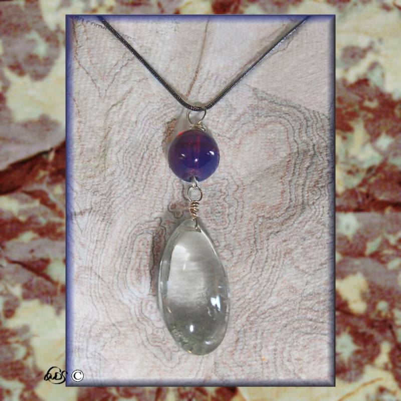 Bewölkt Amethyst Und Kristallklarem Wasser Bewölkt Amethyst Und Kristallklarem Wasser von CherryIcing