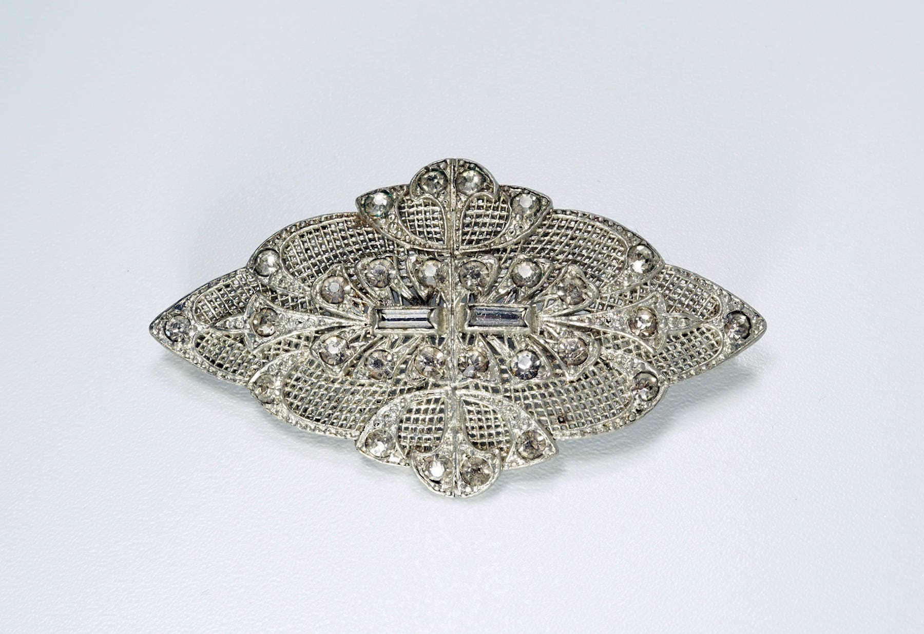 Art Deco Brosche, Topf Metall Strass Silber Diamante Vintage Paste Brosche Pin Art Deco Brosche, Topf Metall Strass Silber Diamante Vintage Paste Brosche Pin von CherryOrchardAttic