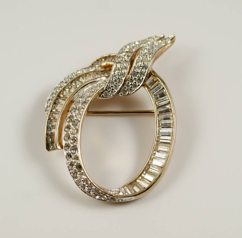 Panetta Brosche Pin Pave Strass Vintage Und Baguette Cut Gold Tone Anstecknadel Invisible Set von CherryOrchardAttic