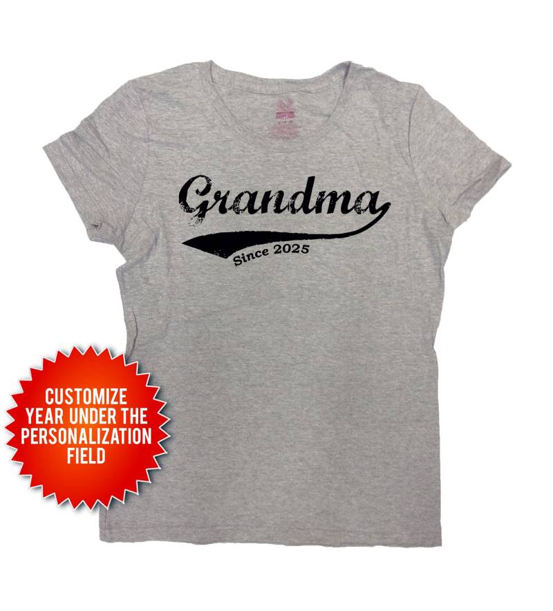 Oma T Shirt Großmutter Muttertag Geschenk Neue Tshirt Seit | Jedem Jahr Custom Jahr Schwangerschaft Damen T-Shirt - Sa30 von CherryTees