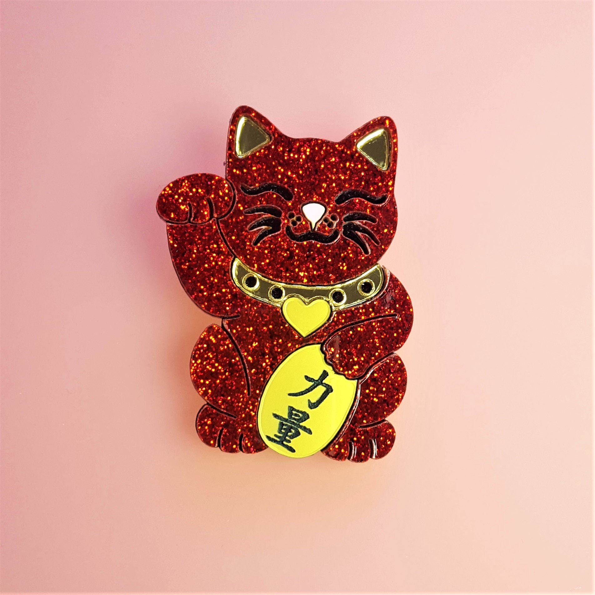 Maneki Neko Stärkekraft Mut Katzenbrosche von CherrylocoJewellery