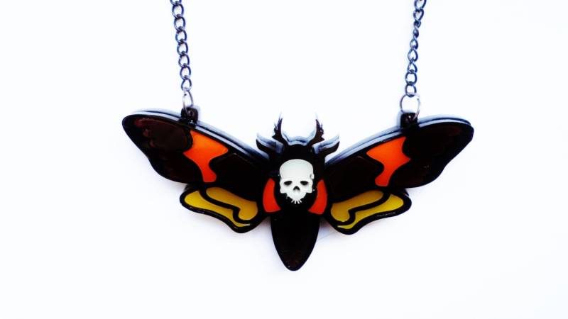 Totenkopf Mottenkette Totenkopf Mottenkette von CherrylocoJewellery