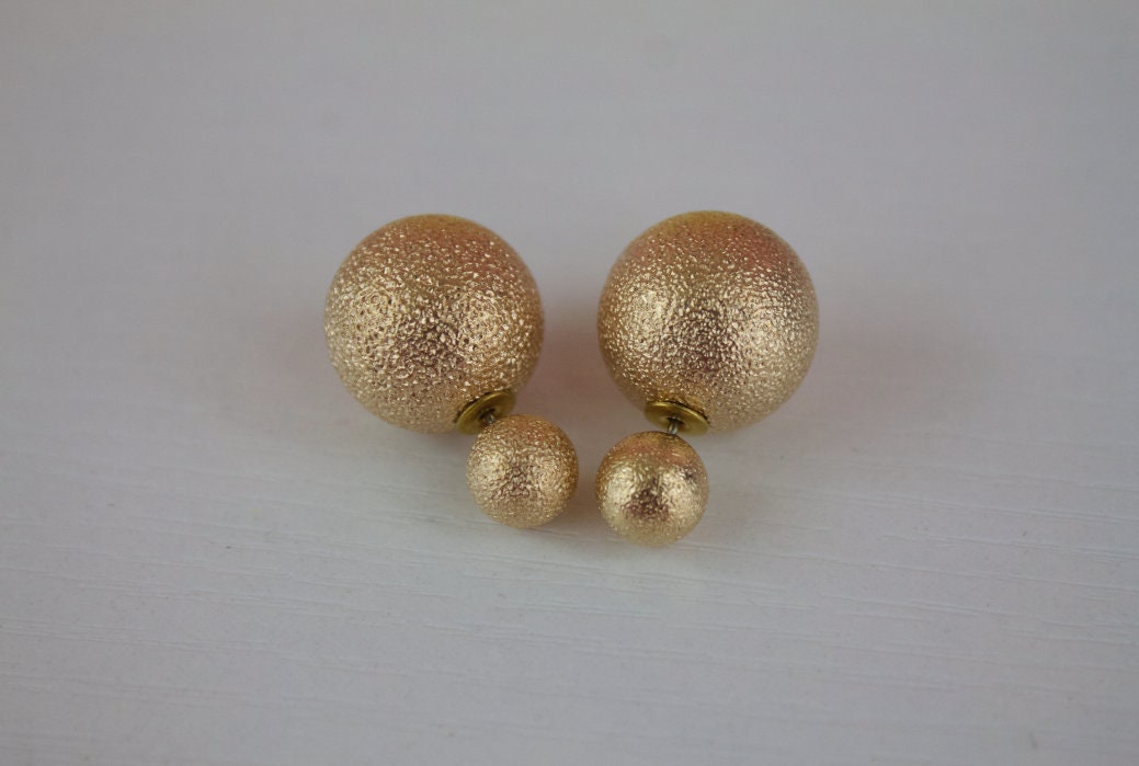 20% Rabatt Auf Verkauf Matt Goldfolie Doppelkugel Ohrstecker Minimalist Chic Doppelseitig Vorne Hinten Ohrringe 20% Rabatt Auf Verkauf Matt Goldfolie Doppelkugel Ohrstecker Minimalist Chic Doppelseitig Vorne Hinten Ohrringe von CherylCocoJewelry