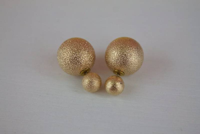 20% Rabatt Auf Verkauf Matt Goldfolie Doppelkugel Ohrstecker Minimalist Chic Doppelseitig Vorne Hinten Ohrringe 20% Rabatt Auf Verkauf Matt Goldfolie Doppelkugel Ohrstecker Minimalist Chic Doppelseitig Vorne Hinten Ohrringe von CherylCocoJewelry