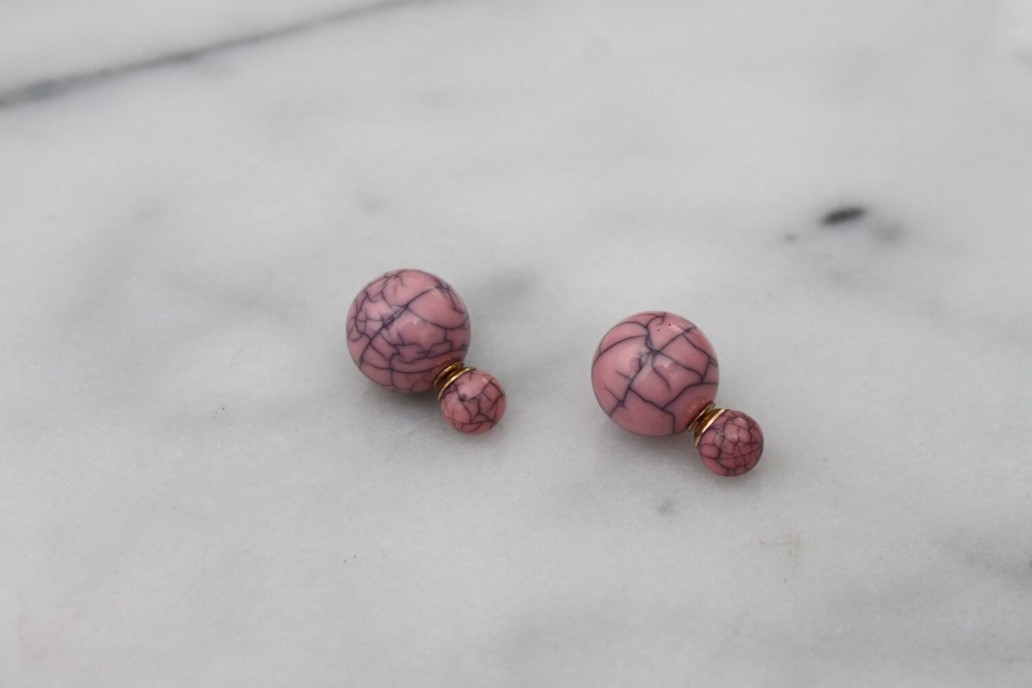 20 % Rabatt Auf Verkauf Pink Marmor Doppel Ball Ohrstecker Minimalist Chic Doppelseitige Front Back Ohrringe 20 % Rabatt Auf Verkauf Pink Marmor Doppel Ball Ohrstecker Minimalist Chic Doppelseitige Front Back Ohrringe von CherylCocoJewelry