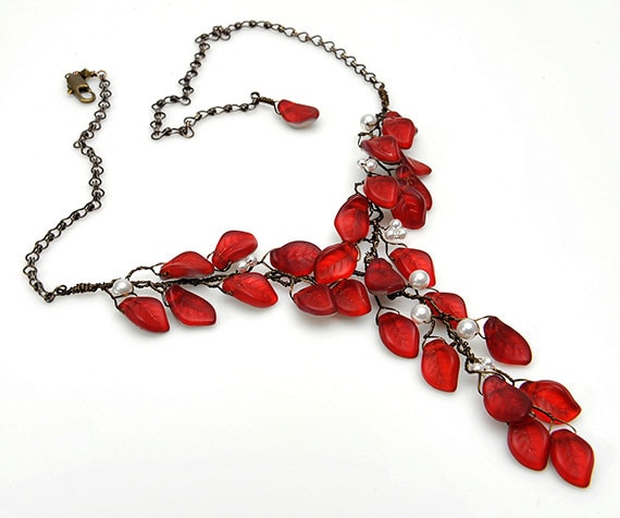 Rote Blumen Statement Halskette, Y-Halskette Braut, Blatt-Halskette Für Frauen, Elfen-Halskette Waldhochzeitsschmuck, Pflanze Mom Gi von CherylParrottJewelry