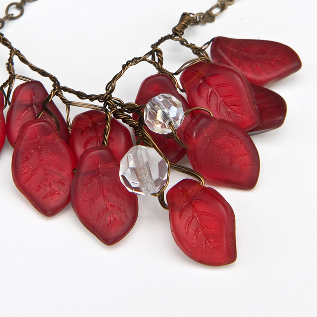 Rote Perlen Blatt Halskette, Kleine Floral Bib Elfen Halskette Für Frauen, Hochzeitsschmuck Bräute, Abschlussball Muttertag von CherylParrottJewelry