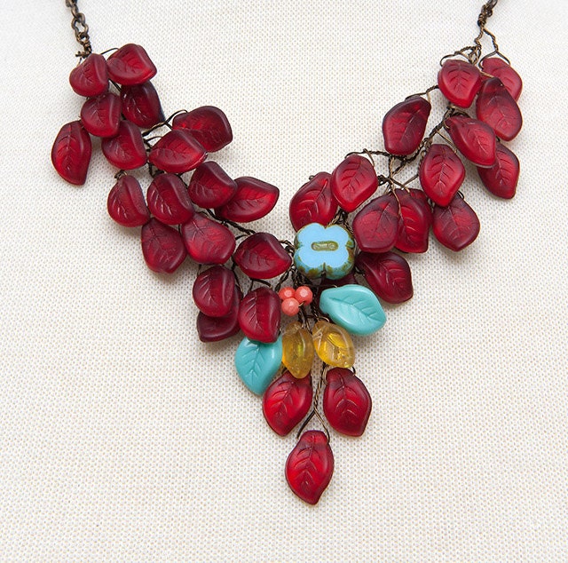 Rote Statement Halskette, Blatt Wunderliche Schmuck, Pflanze Mutter Geschenk, Wald Fee Geschenk Für Natur-Liebhaber von CherylParrottJewelry