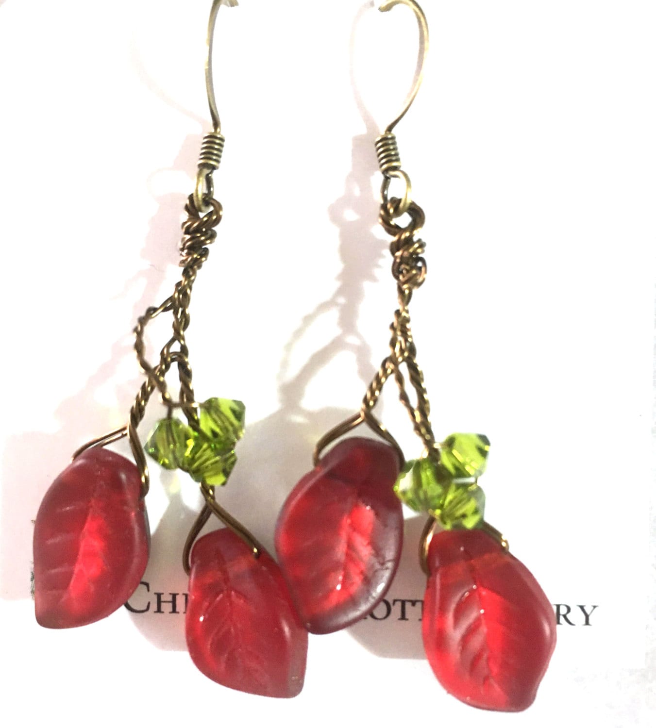 Rote Und Grüne Blatt Ohrringe von CherylParrottJewelry