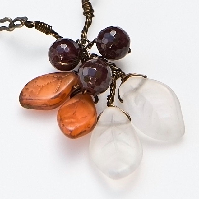 Roter Granat Blatt Halskette, Weiß Orange Perlen Rustikale Hochzeitskette, Zweig Schmuck, Natur Floral Geschenk Für Sie von CherylParrottJewelry
