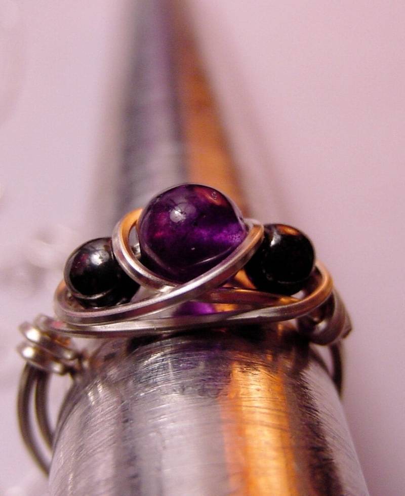 Ausverkauf Amethyst Und Hämatit Halb Edelstein Ring, Draht Gewickelt Petite, Erdung, Intuition Chakra Schmuck von CherylsHealingGems