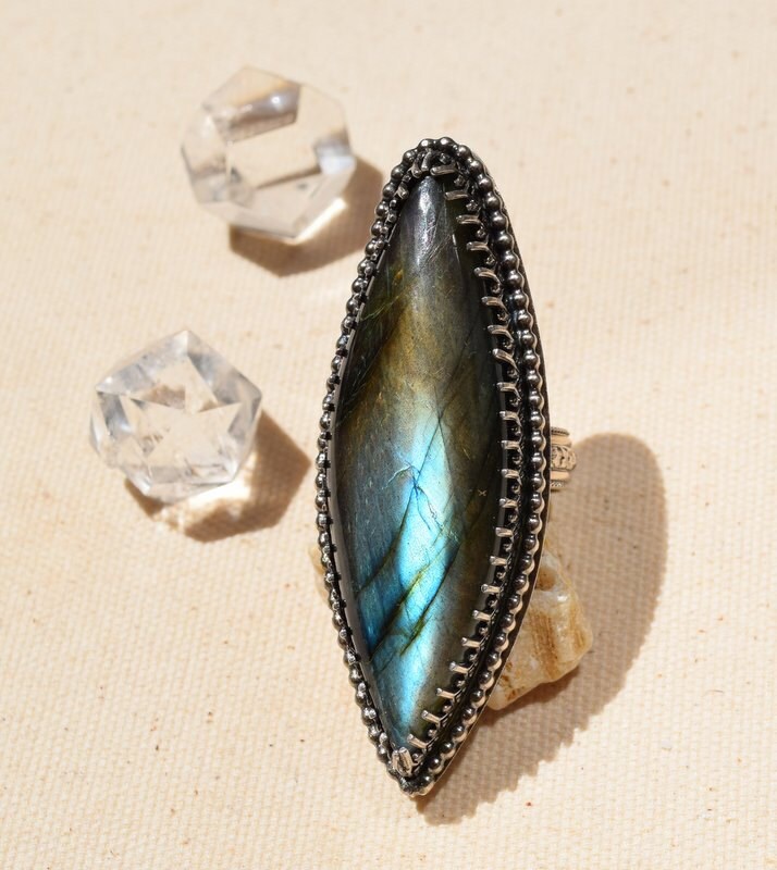 Der Labradorit Marquis Sterling Silber Aussage Ring Der Labradorit Marquis Sterling Silber Aussage Ring von Chetane