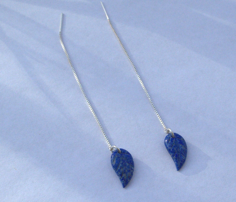 Lapis Lazuli Blatt & Sterling Silber Nadeleinfädler Ohrringe Lapis Lazuli Blatt & Sterling Silber Nadeleinfädler Ohrringe von Chetane