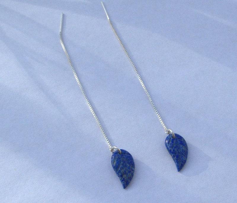 Lapis Lazuli Blatt & Sterling Silber Nadeleinfädler Ohrringe von Chetane