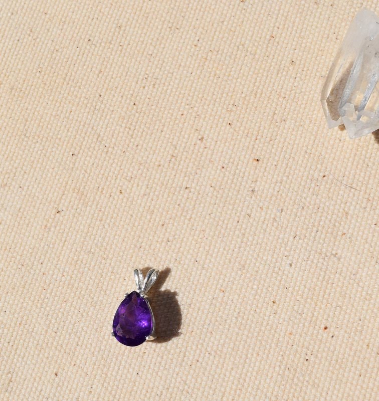 Natürliche Amethyst Sterlingsilber Handgefertigte Anhänger Halskette Natürliche Amethyst Sterlingsilber Handgefertigte Anhänger Halskette von Chetane