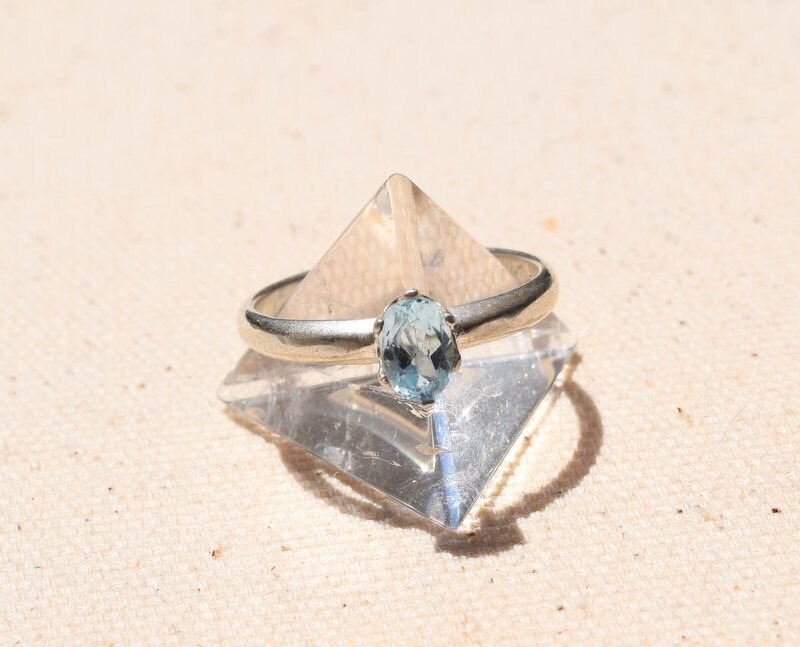 Natürlicher Aquamarin Sterlingsilber Stapelbar Ring Natürlicher Aquamarin Sterlingsilber Stapelbar Ring von Chetane