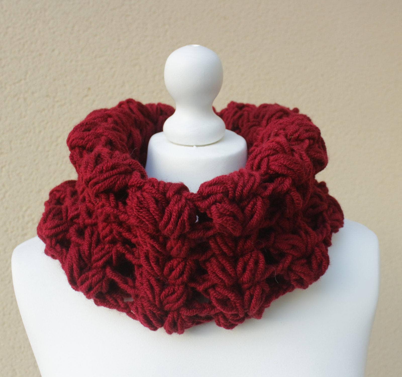 Rot/Bordeaux-Schal-Kragen Snood - Bereit, Schiff-Wolle/Wolle Handarbeit Häkeln Rot/Bordeaux-Schal-Kragen Snood - Bereit, Schiff-Wolle/Wolle Handarbeit Häkeln von ChevalierMimi