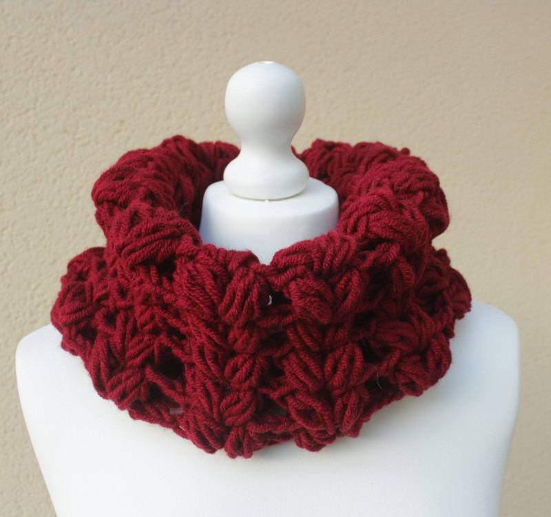 Rot/Bordeaux-Schal-Kragen Snood - Bereit, Schiff-Wolle/Wolle Handarbeit Häkeln Rot/Bordeaux-Schal-Kragen Snood - Bereit, Schiff-Wolle/Wolle Handarbeit Häkeln von ChevalierMimi