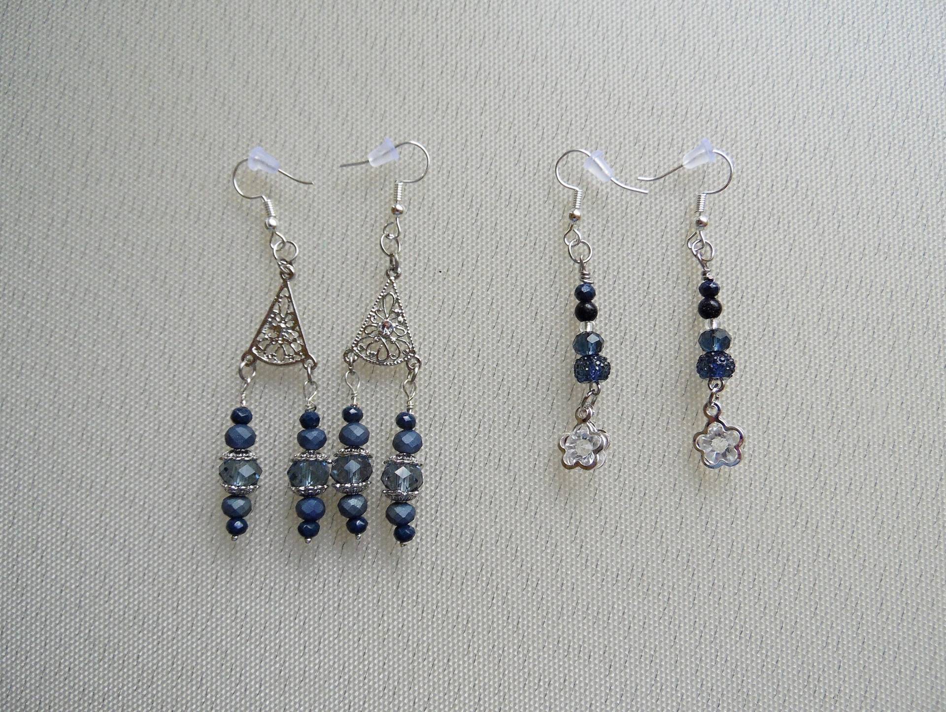 Blaue Und Silberfarbene Chandelier Ohrringe von ChezBoyer