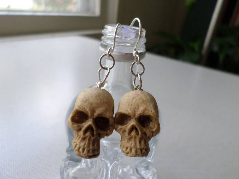 Großer Menschliche Schädel Silber Ohrringe von ChezBoyer