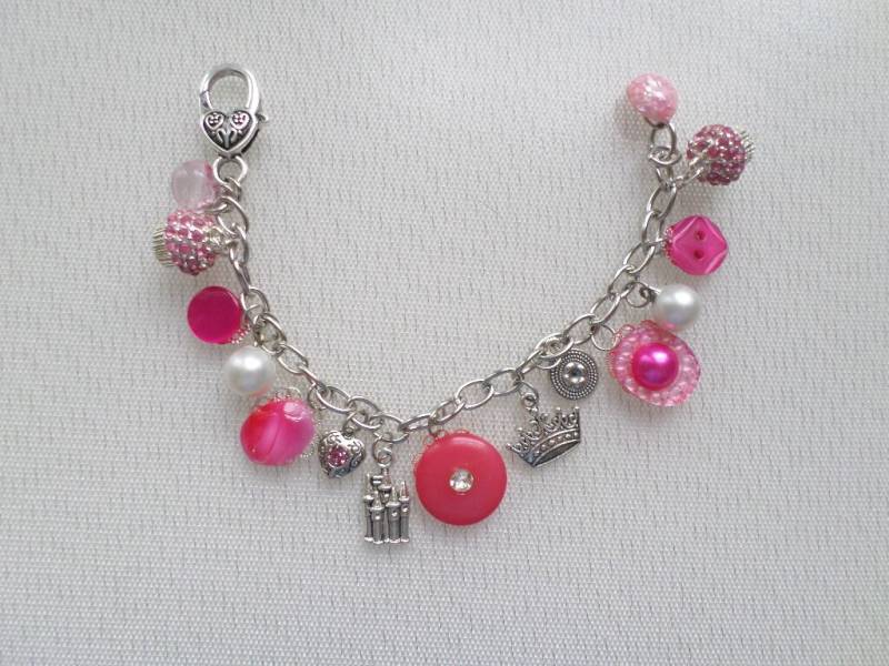 Pink Princess Cupcake Armband Mit Rosa & Perlen Vintage Knöpfe + Charms von ChezBoyer