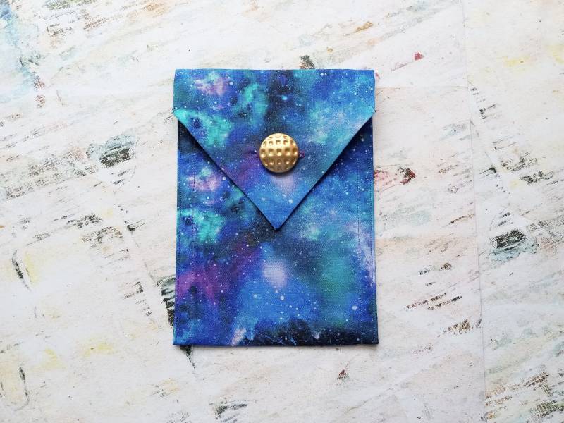 Space Nebula Tarot Tasche Mit Vintage Knopf von ChezBoyer