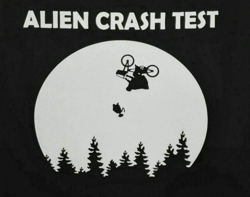 Humorvolles „Alien-Crashtest"-T-Shirt Für Kinder von ChezKana31