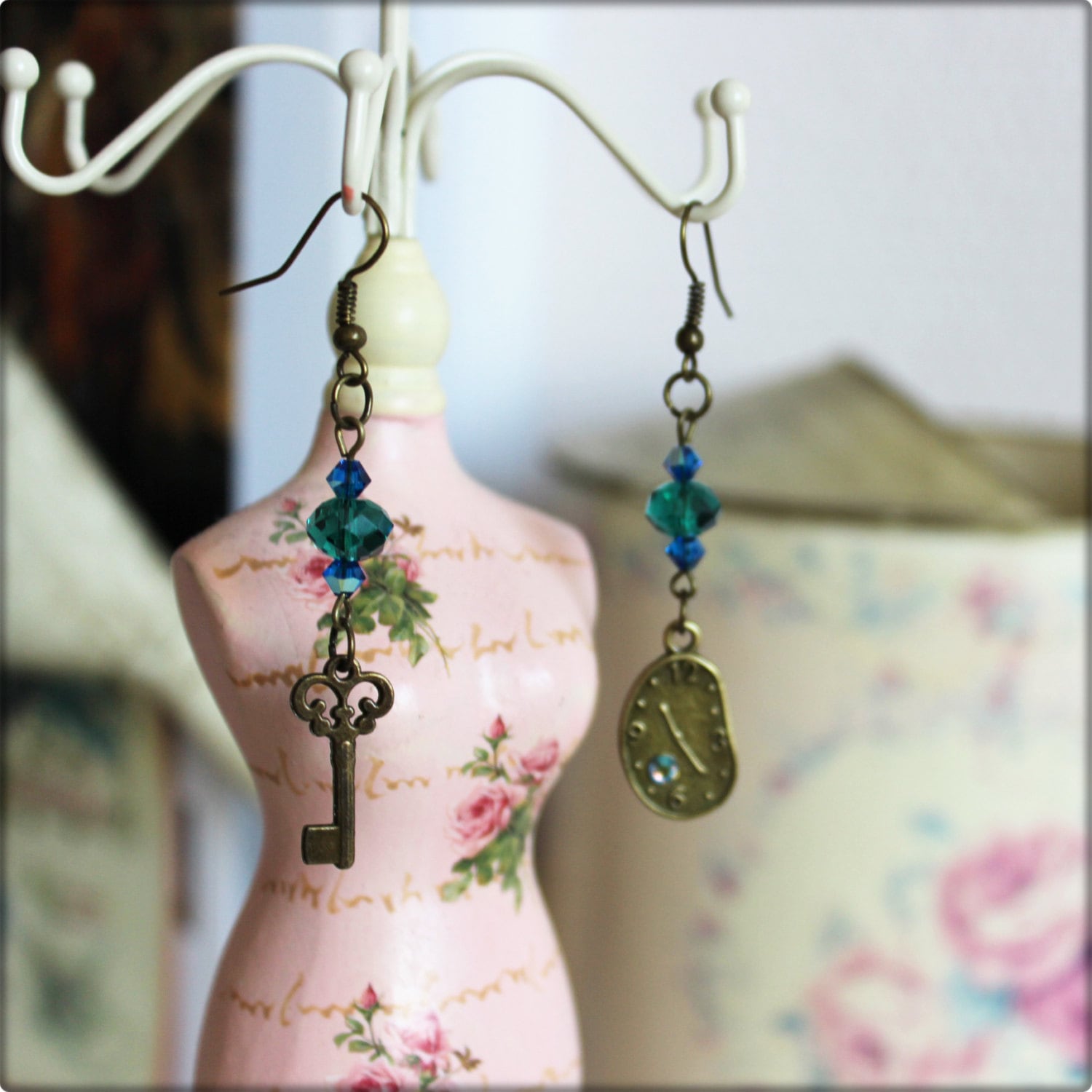 Boucles D " Oreille , Perles Cristal Autrichien Boucle D' Inspiration Steampunk Boucles D " Oreille , Perles Cristal Autrichien Boucle D' Inspiration Steampunk von Chezlapetitesouris