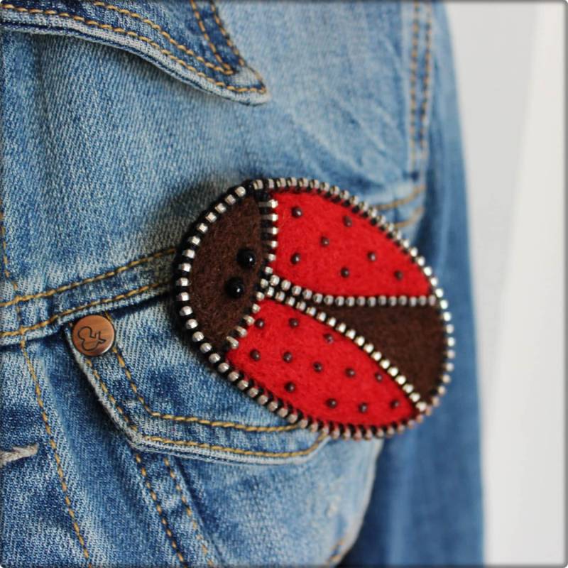 Broche En Laine Feutrée Rouge " Coccinelle Broche En Laine Feutrée Rouge " Coccinelle von Chezlapetitesouris