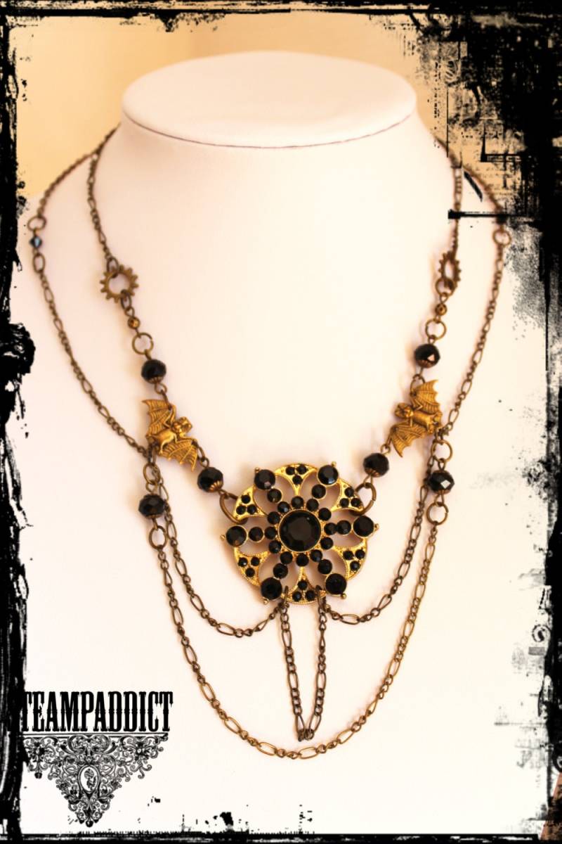 Collier "Fleur Noir"/Collier Victorien/ Chauve-Souris ." Collier "Fleur Noir"/Collier Victorien/ Chauve-Souris ." von Chezlapetitesouris