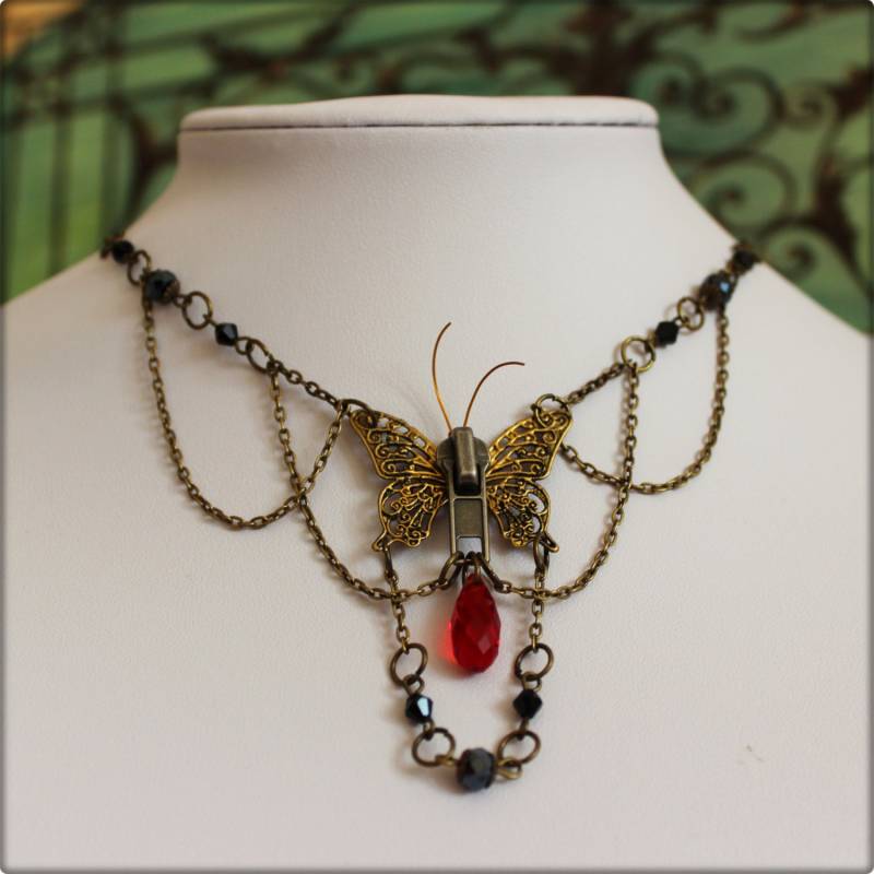 Collier "Papillon Noire Et Rouge" Somptueux Féerique Néo - Victorien, Collier Romantique ." von Chezlapetitesouris