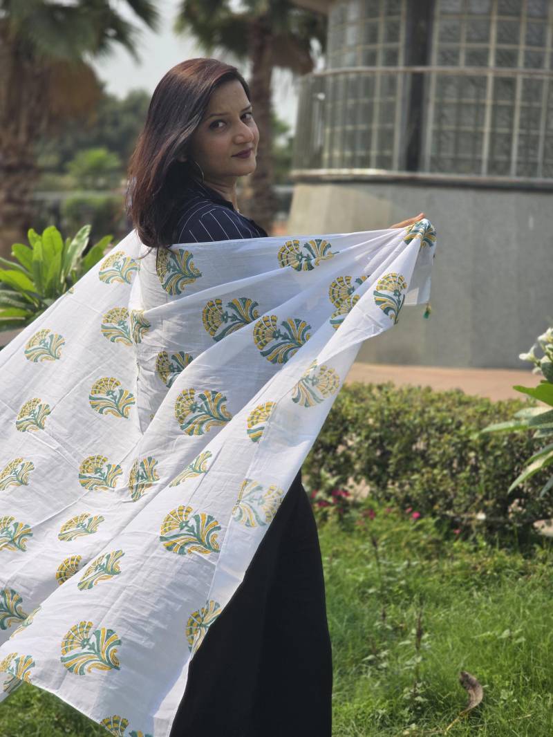 Block Print Baumwollschal Boho Blumen Sarong von Chezshipra
