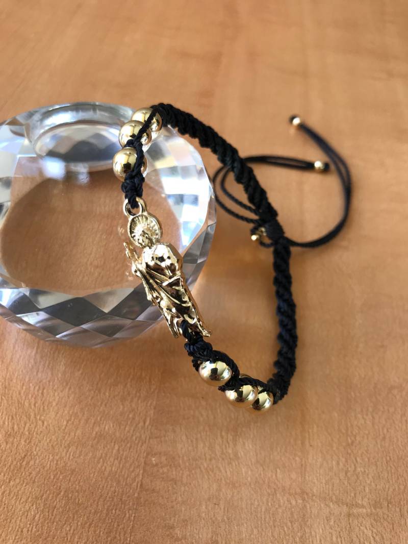 Saint Jewels Torsal Gewebtes Schwarzes Armband Mit Vergoldeten Perlen Saint Jewels Torsal Gewebtes Schwarzes Armband Mit Vergoldeten Perlen von ChiCaliDesign