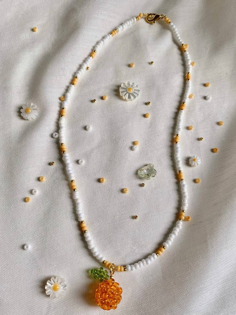 Cute Orange Charm Necklace von ChiJewelryOnlineShop