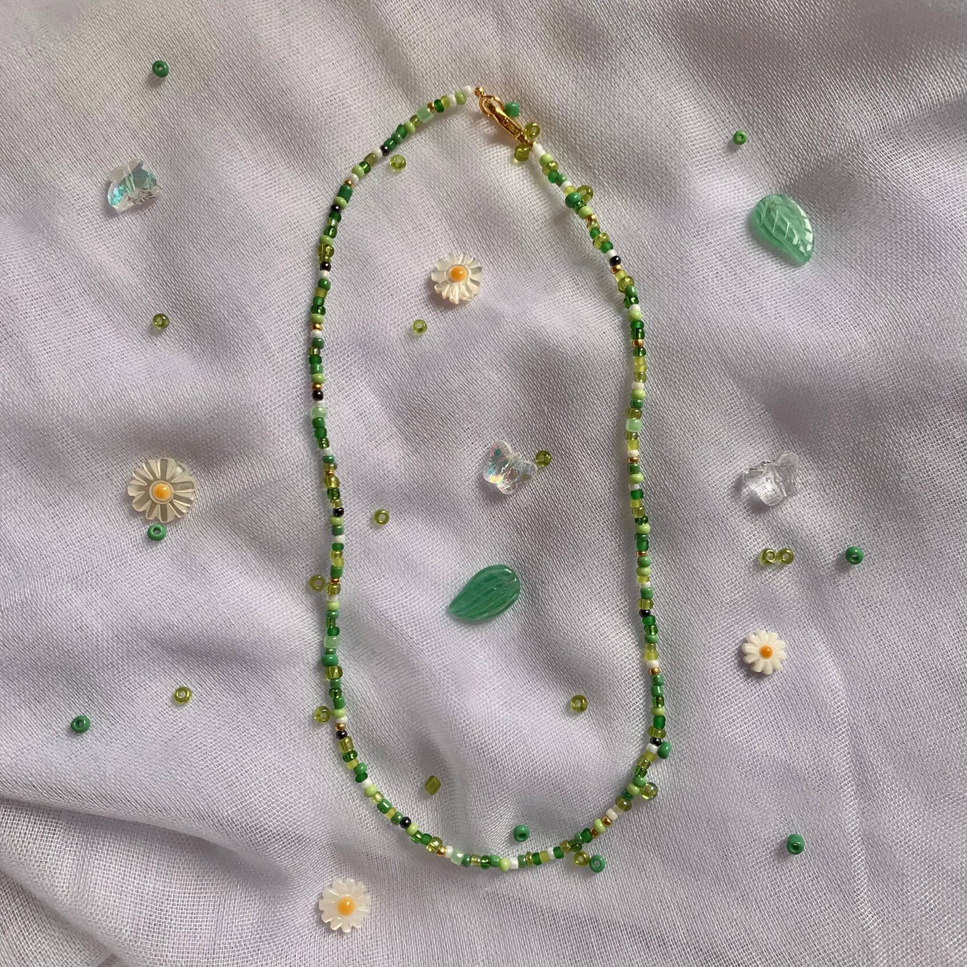 Green Rocailles Necklace von ChiJewelryOnlineShop